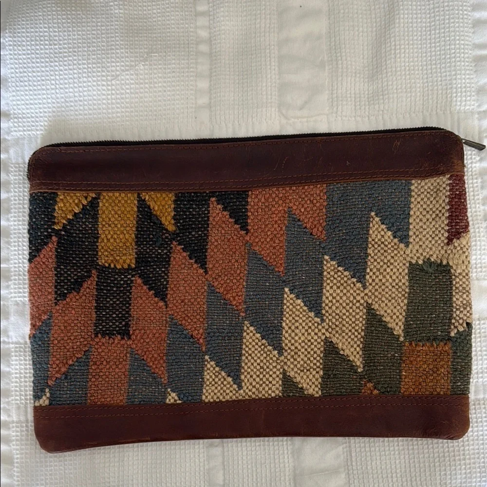 Sri Lanka Woven clutch / like new